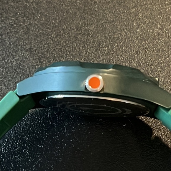 EUC Authentic Mens Jake Spade 40mm green color block watch with silicone band - Picture 6 of 6